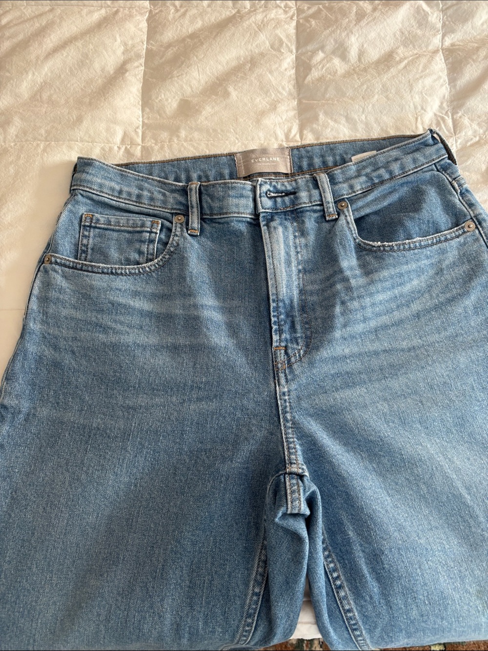 Everlane women’s Cheeky jeans, medium wash size 30 crop